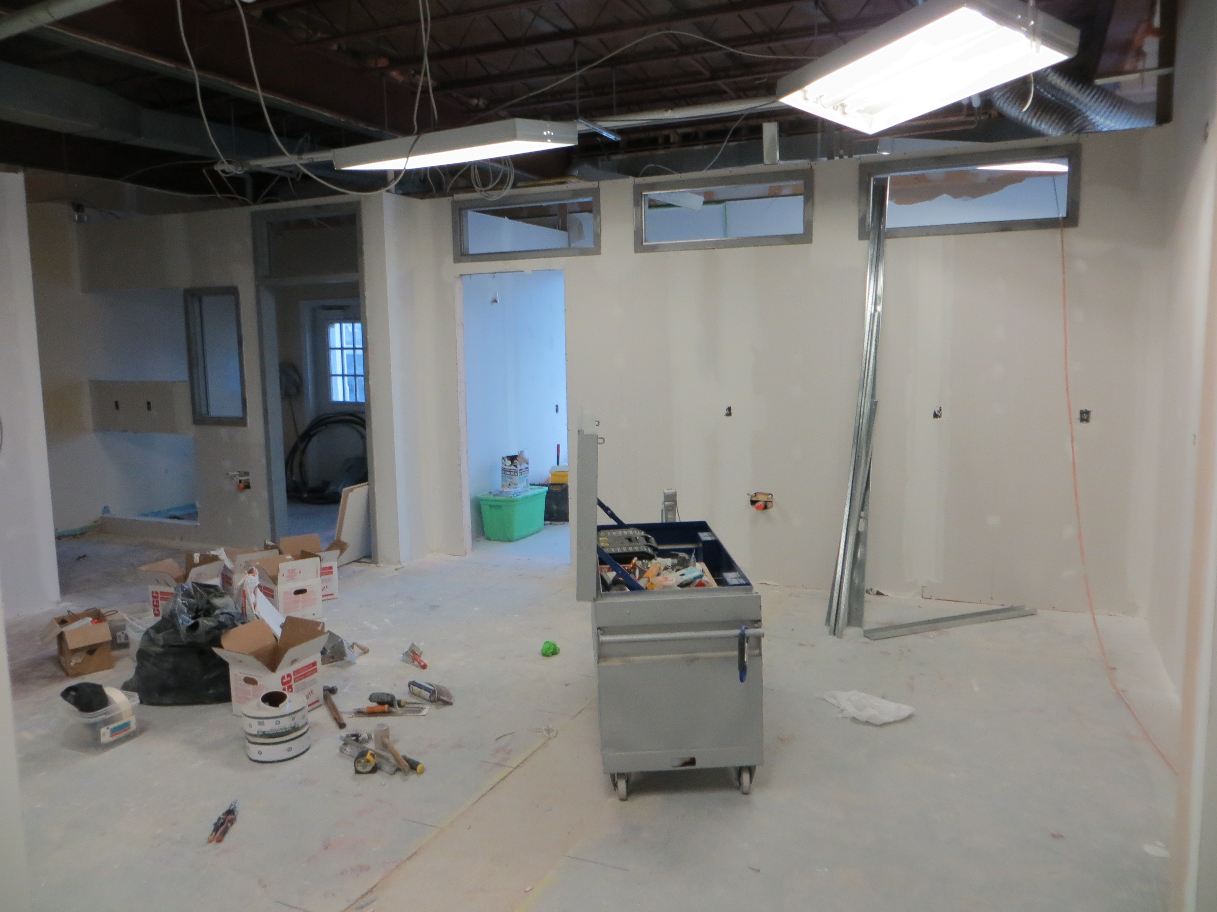 Here are recent pictures of the reception and the treatment room